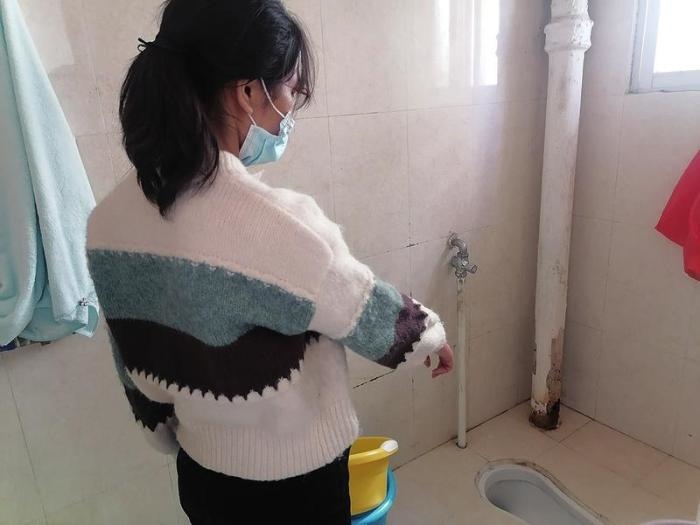  劉小姐在網(wǎng)上找人疏通出租屋里的廁所，被收費5380元