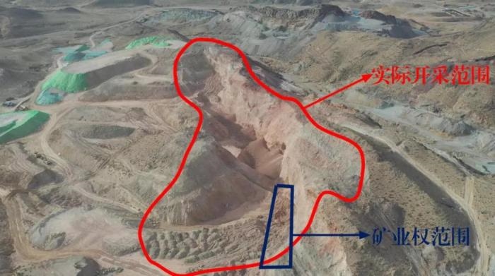 2021年12月11日，督察組使用無人機(jī)拍攝，銅鐵溝礦礦業(yè)權(quán)面積僅6.9畝，越界開采達(dá)182畝，超出26.4倍；實(shí)際開采深度達(dá)35米，遠(yuǎn)超采礦許可證允許開采深度要求
