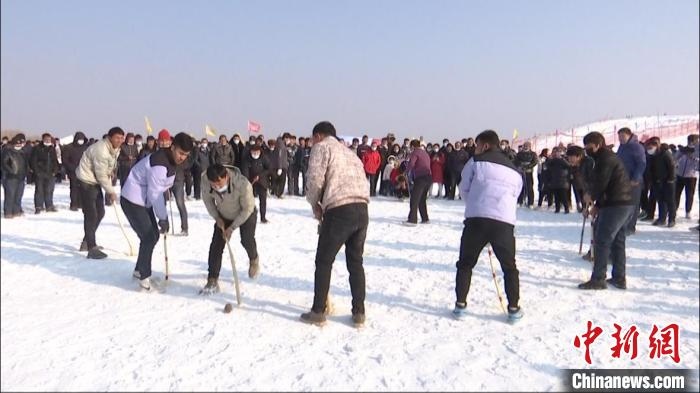 帕普孜球場，激烈角逐?！“统h融媒體中心供圖