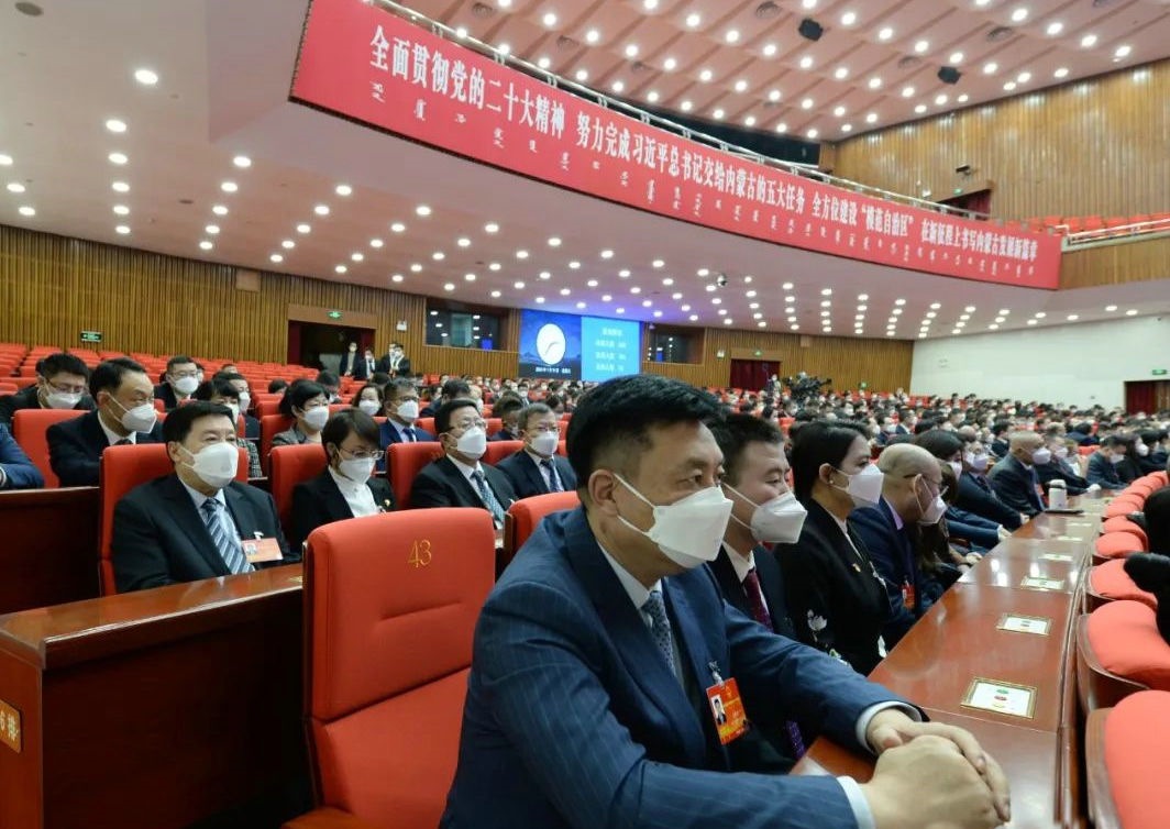 自治區(qū)十四屆人大一次會(huì)議舉行預(yù)備會(huì)議 孫紹騁出席