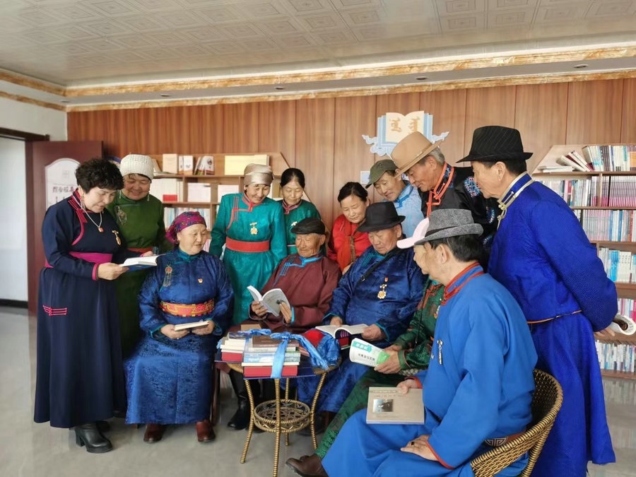 1713430002674221.jpeg 2老年人開展閱讀活動(dòng).jpeg