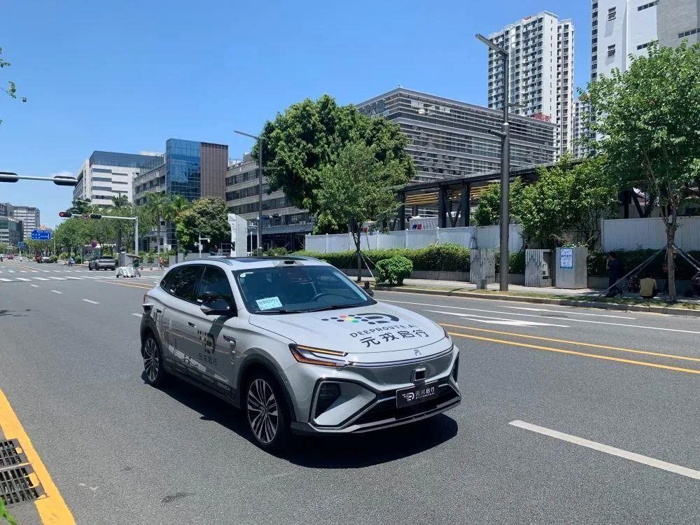 △自動駕駛汽車在河套深港科技創(chuàng)新合作區(qū)開展道路測試。