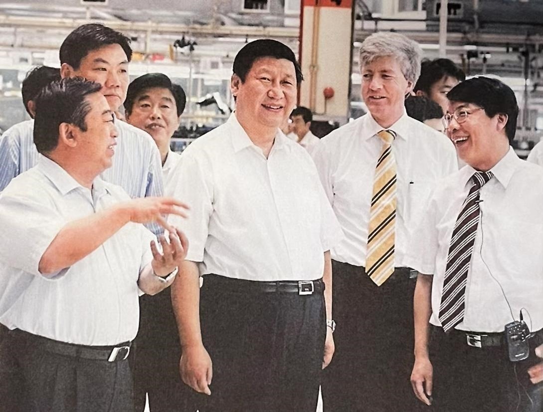 2007年7月，習(xí)近平調(diào)研上海大眾汽車有限公司。