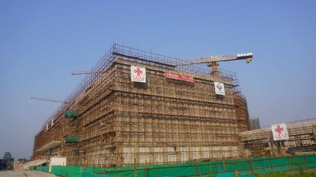 這是2023年5月23日在剛果（金）首都金沙薩拍攝的由中國援建的中部非洲文化藝術(shù)中心項(xiàng)目施工現(xiàn)場(chǎng)。