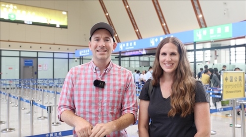 6月13日，來自美國的德拉古（Dragoo）夫婦將首次乘坐中老鐵路國際旅客列車從中國出境。李揚(yáng) 攝