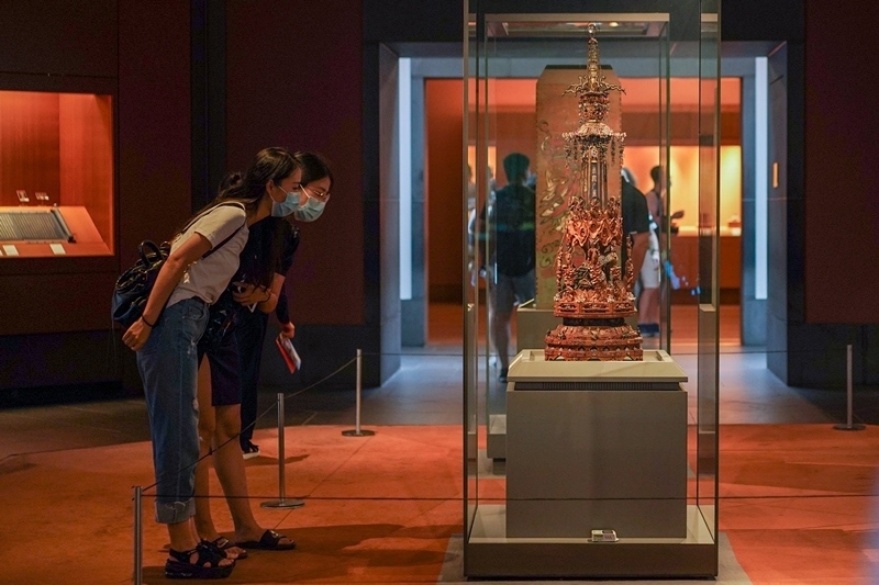 2020年7月24日，觀眾在蘇州博物館內(nèi)參觀。