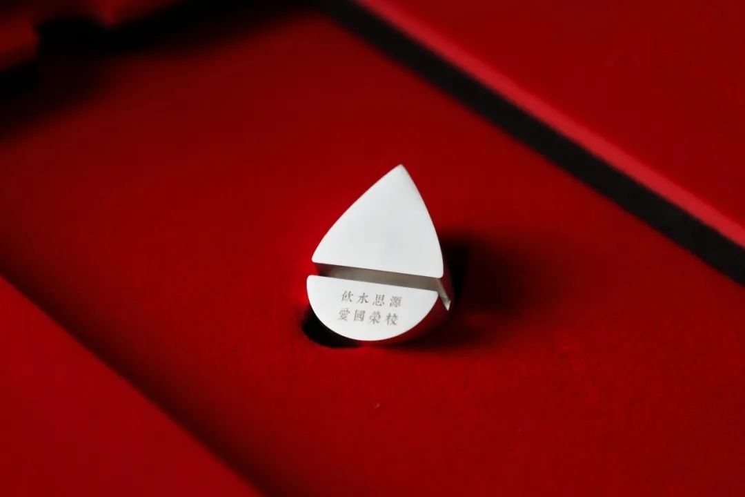 上海交通大學發(fā)布2023年錄取通知書禮盒。校方供圖