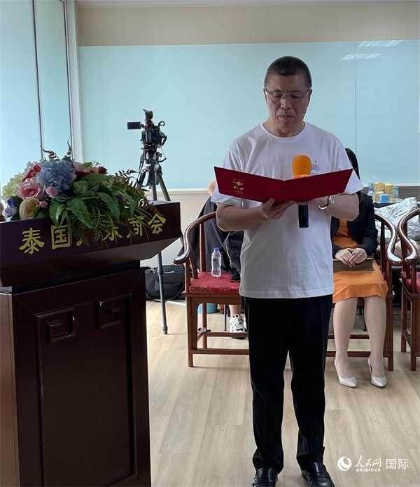 泰國(guó)浙江商會(huì)會(huì)長(zhǎng)祁曉云受泰國(guó)華僑華人和駐泰各級(jí)商會(huì)機(jī)構(gòu)委托發(fā)出倡議，華僑華人群體將積極助力亞運(yùn)會(huì)舉行。人民網(wǎng)記者 劉慧攝