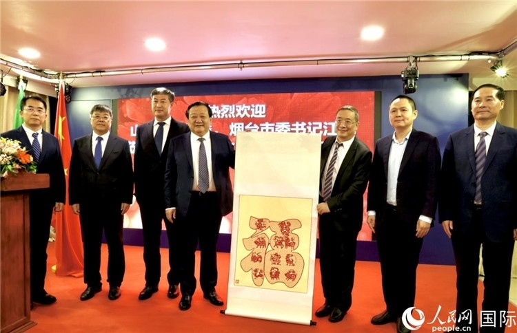 參加座談會的主要嘉賓合影留念。人民網(wǎng)記者宋亦然攝