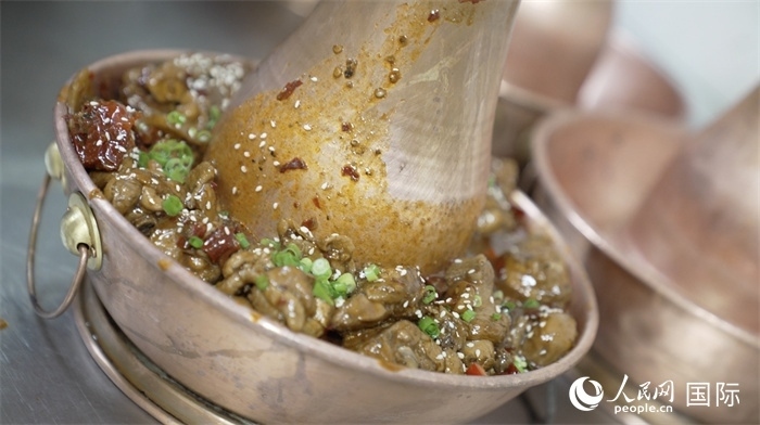 滄州火鍋雞。人民網記者 袁蒙攝