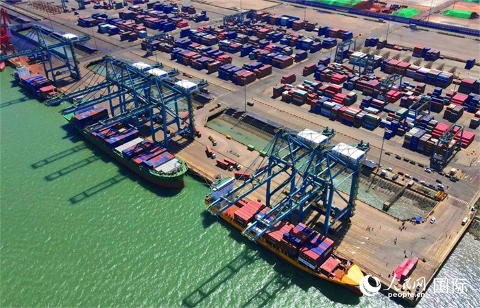 黃驊港綜合港區(qū)航拍圖。人民網 周博攝