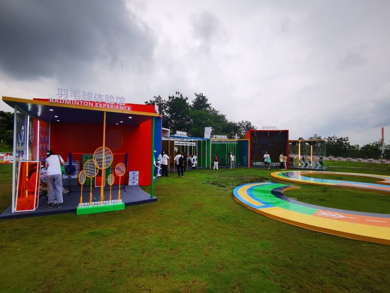 公園文化活動(dòng)內(nèi)各類(lèi)體育項(xiàng)目體驗(yàn)區(qū)。 人民網(wǎng)記者 楊磊攝