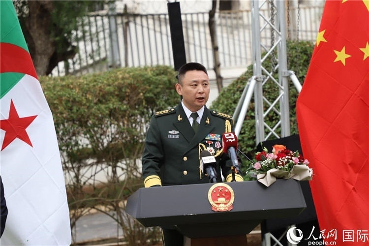 圖為胡璽鈞武官致辭。人民網(wǎng)記者 王傳寶攝