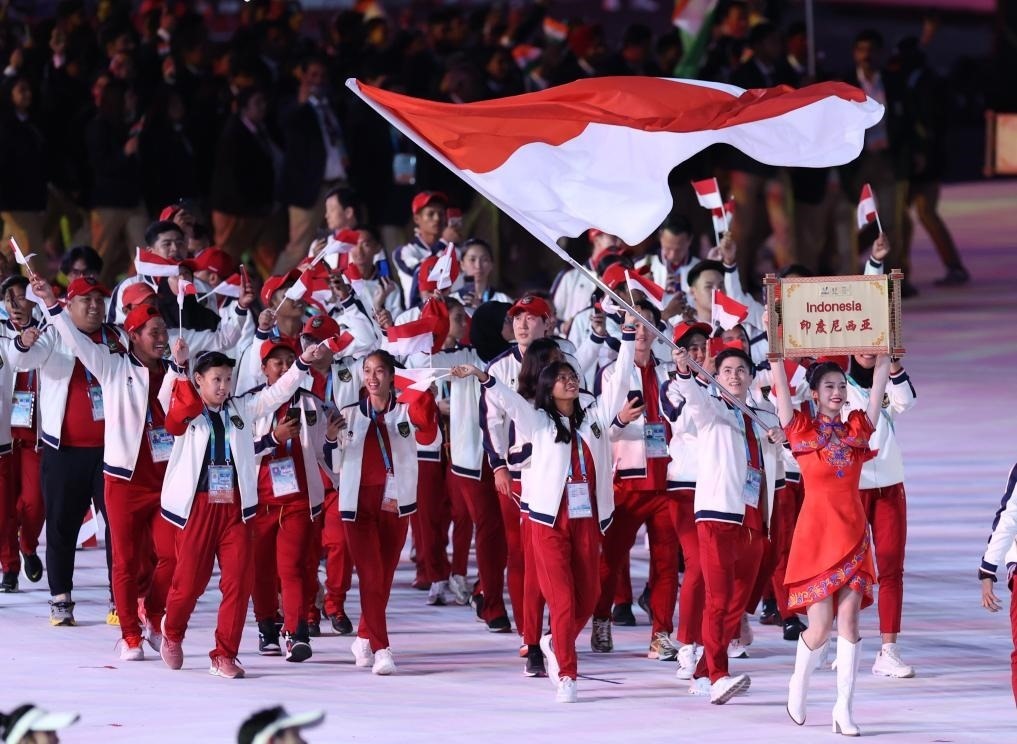 7月28日，印度尼西亞大學(xué)生體育代表團(tuán)在開(kāi)幕式上入場(chǎng)。新華社記者張麗蕓攝