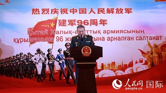 哈國防部副部長卡馬列特季諾夫中將發(fā)表致辭。人民網記者 李強攝