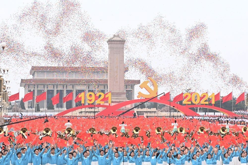 2021年7月1日上午，慶祝中國共產(chǎn)黨成立100周年大會在北京天安門廣場隆重舉行。這是慶祝大會現(xiàn)場放飛氣球。新華社記者 李尕 攝