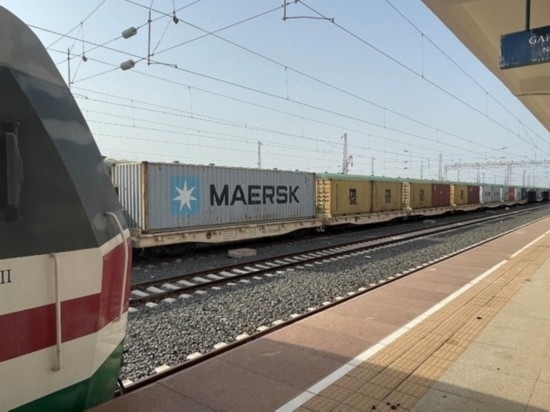 亞吉鐵路吉布提那噶德車站的貨運車廂。人民網(wǎng)記者 趙艷紅攝