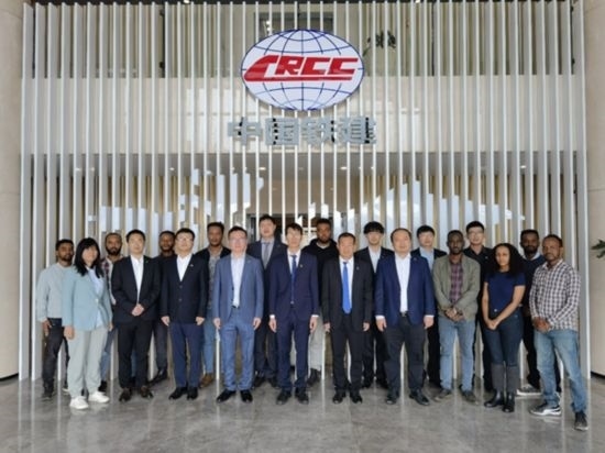 中國土木福州設(shè)計院埃塞分院團隊合影。受訪對象供圖