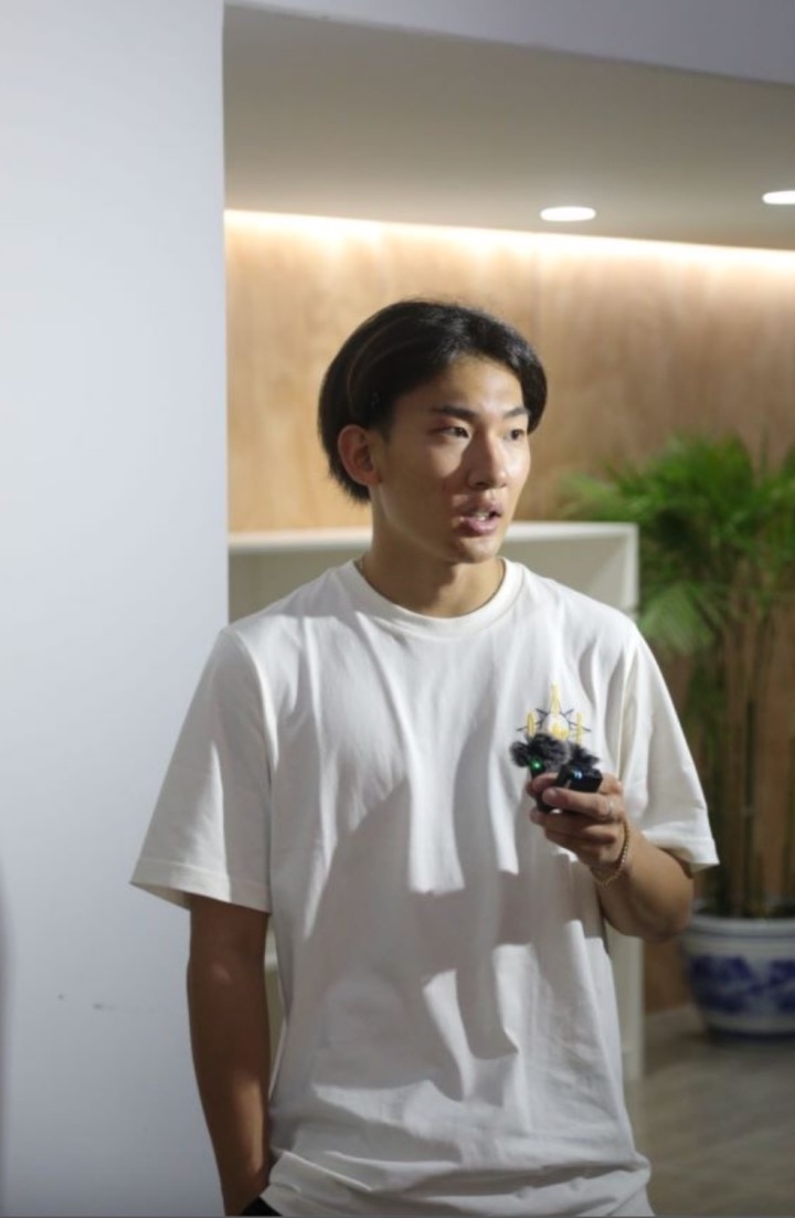 蘇翊鳴接受媒體采訪。