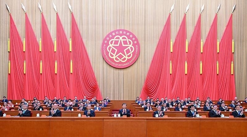 2023年8月31日，第十一次全國歸僑僑眷代表大會在北京人民大會堂開幕。習近平等黨和國家領導人到會祝賀