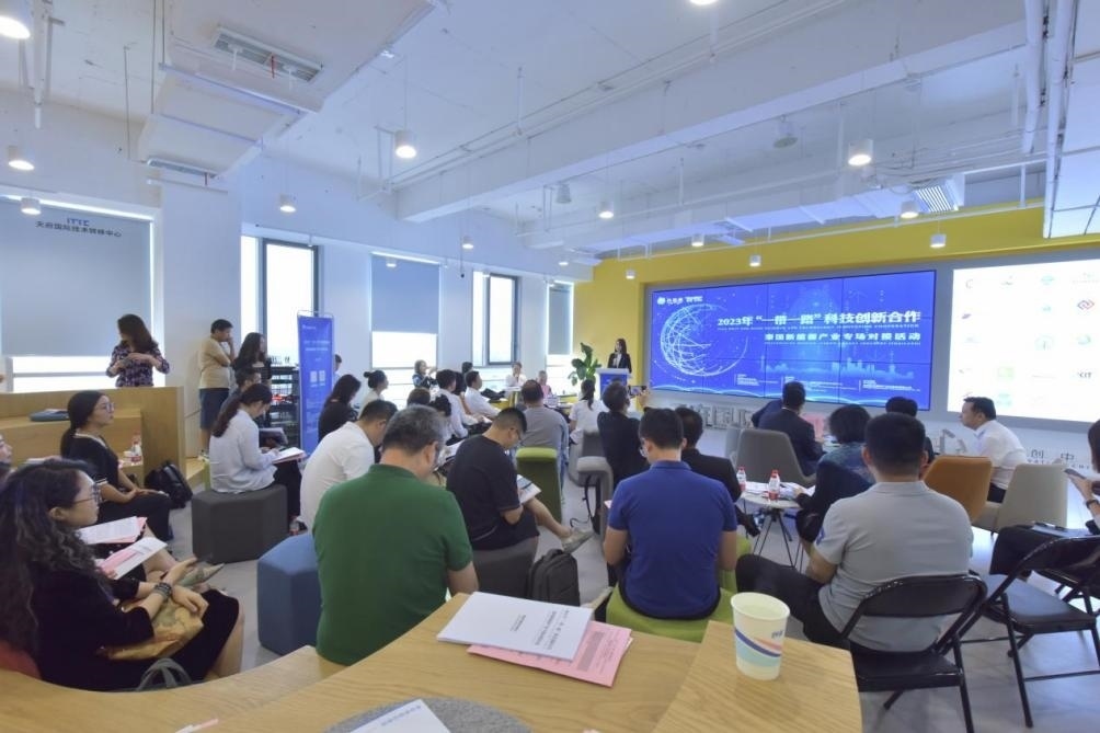 在天府國(guó)際技術(shù)轉(zhuǎn)移中心承辦的2023年“一帶一路”科技創(chuàng)新合作——泰國(guó)新能源產(chǎn)業(yè)專(zhuān)場(chǎng)對(duì)接活動(dòng)中，中泰企業(yè)機(jī)構(gòu)達(dá)成了合作意向。天府國(guó)際技術(shù)轉(zhuǎn)移中心供圖