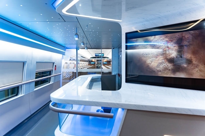 復(fù)興號亞運(yùn)智能動車組列車車廂。上海鐵路局融媒體中心供圖