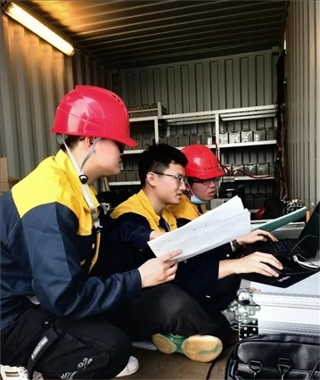 △2022年，長征十一號運載火箭在我國黃海以“一箭五星”方式成功發(fā)射。哈爾濱工程大學船海結構物安全與舒適性團隊為發(fā)射船進行結構動態(tài)監(jiān)測。