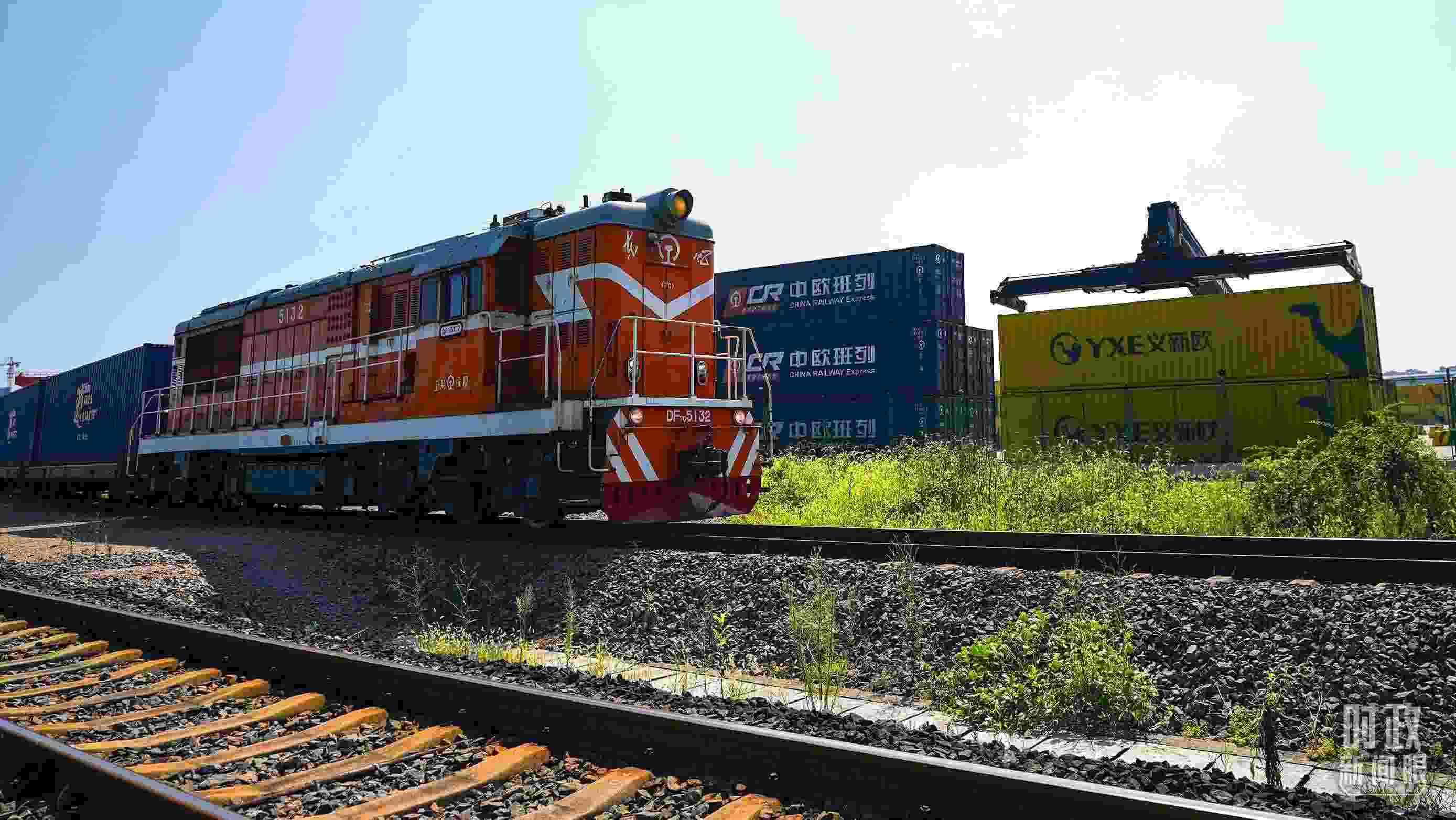 △“義新歐”中歐班列。（總臺(tái)國廣記者李晉拍攝）