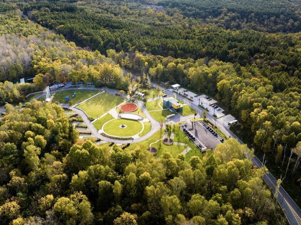 長白山華美勝地已實現(xiàn)“綠電”直供。嚴磊攝