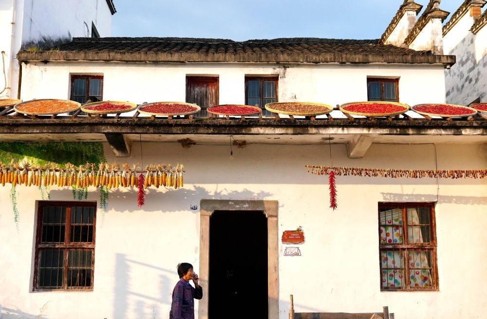 婺源縣王村石門自然村一角（2023年10月11日攝）。