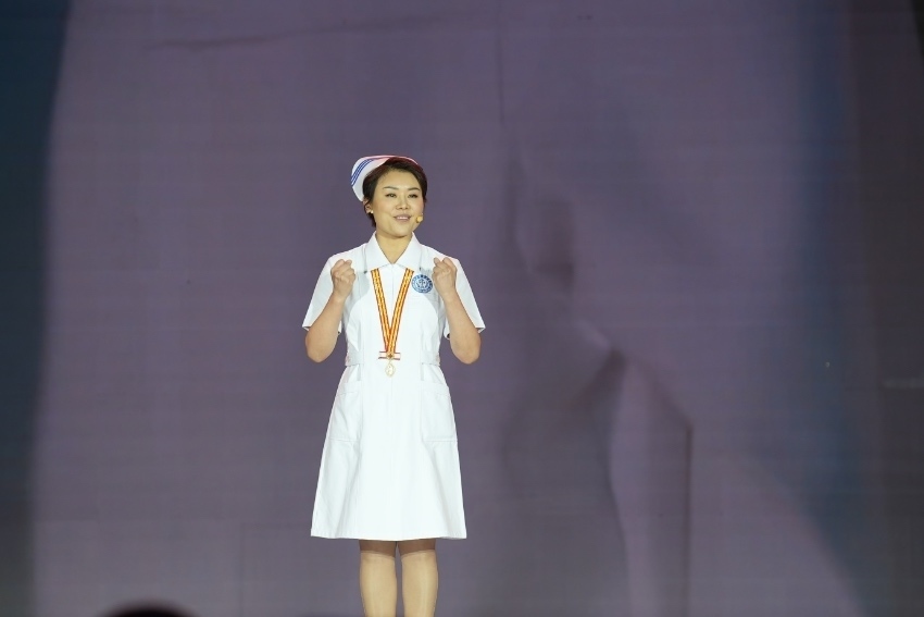 第49屆南丁格爾獎(jiǎng)獲得者、四川大學(xué)華西醫(yī)院護(hù)理部主任蔣艷