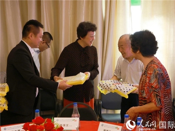 當(dāng)?shù)貢r(shí)間10月23日，國務(wù)院僑務(wù)辦公室主任陳旭在巴西華人文化交流協(xié)會(huì)會(huì)館出席里約僑界舉辦的重陽節(jié)敬老聯(lián)歡活動(dòng)。人民網(wǎng)記者 陳海琪攝