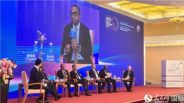 與會(huì)嘉賓展開(kāi)座談。人民網(wǎng)記者 萬(wàn)宇攝