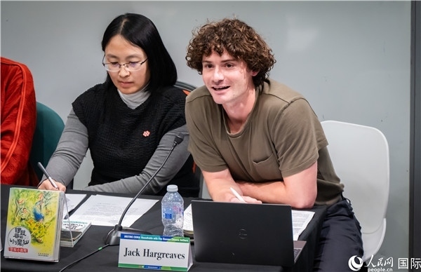 4、英國漢學(xué)家沈如風(fēng)對中國文學(xué)譯作的未來充滿期待。郭錦標(biāo)攝