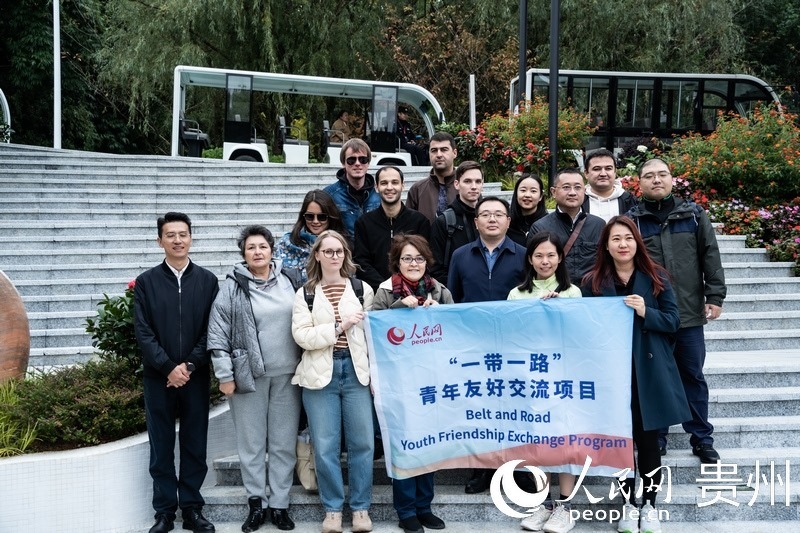 合影留念。人民網(wǎng) 陽(yáng)茜攝