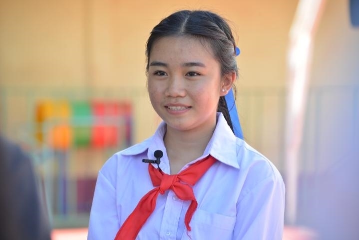 蓬批灣結(jié)束中國(guó)之行返回老撾后接受記者采訪。