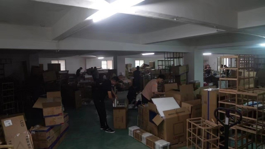 查處倉(cāng)庫(kù)現(xiàn)場(chǎng)。重慶市梁平區(qū)公安局供圖。