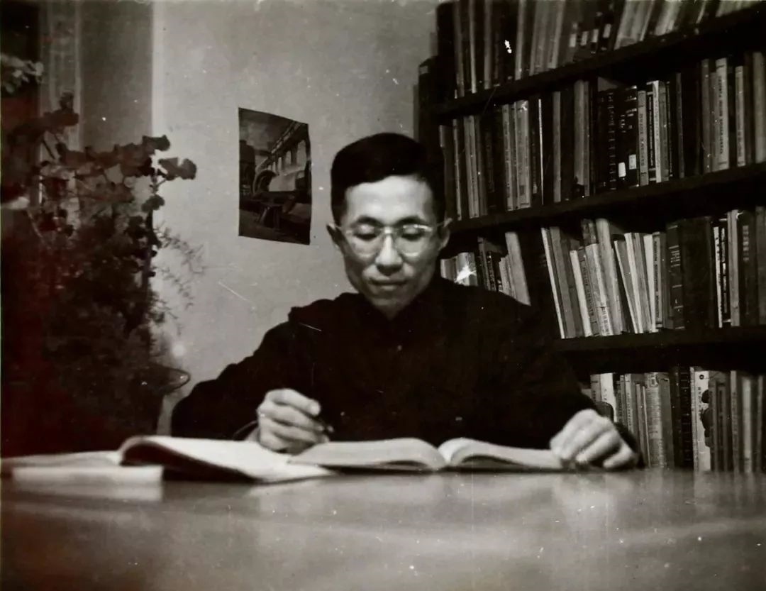 青年時(shí)期的秦裕琨。哈爾濱工業(yè)大學(xué)供圖