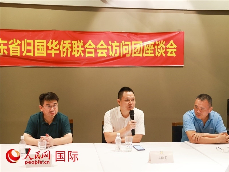 中國駐里約總領(lǐng)館副總領(lǐng)事王尉育（中）在座談會上致辭。人民網(wǎng)記者 陳海琪攝