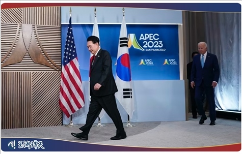 ｜｜日本首相岸田文雄、美國總統(tǒng)拜登以及韓國總統(tǒng)尹錫悅試圖在APEC會議期間合影