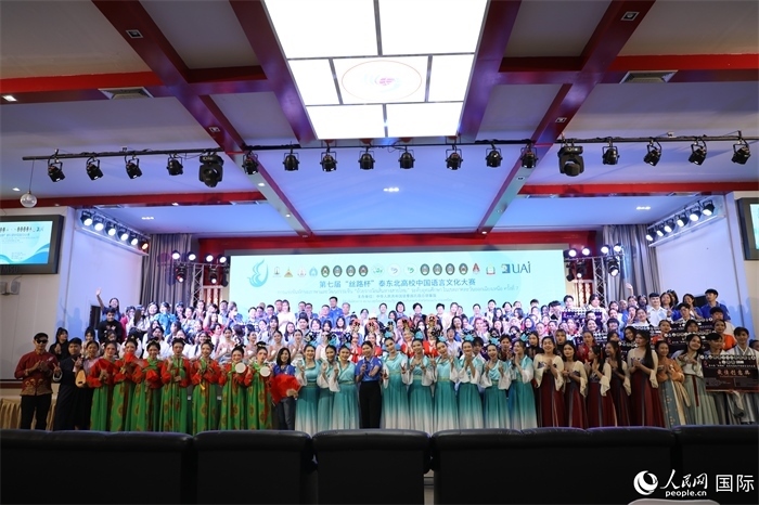 獲獎(jiǎng)選手合影。人民網(wǎng)記者 孫廣勇攝