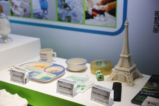 這是第二屆全球數(shù)字貿(mào)易博覽會的絲路電商館的主題展臺（11月24日攝）。新華社記者徐昱 攝