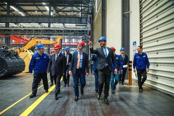 巴西米納斯吉拉斯州州長(zhǎng)羅梅烏·澤馬到徐工集團(tuán)考察。徐工集團(tuán)供圖