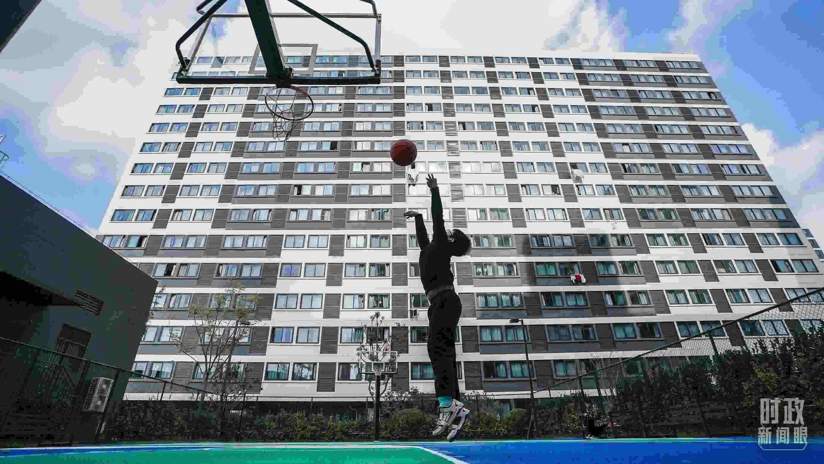 △上海市閔行區(qū)新時(shí)代城市建設(shè)者管理者之家。（總臺(tái)國(guó)廣記者李晉拍攝）