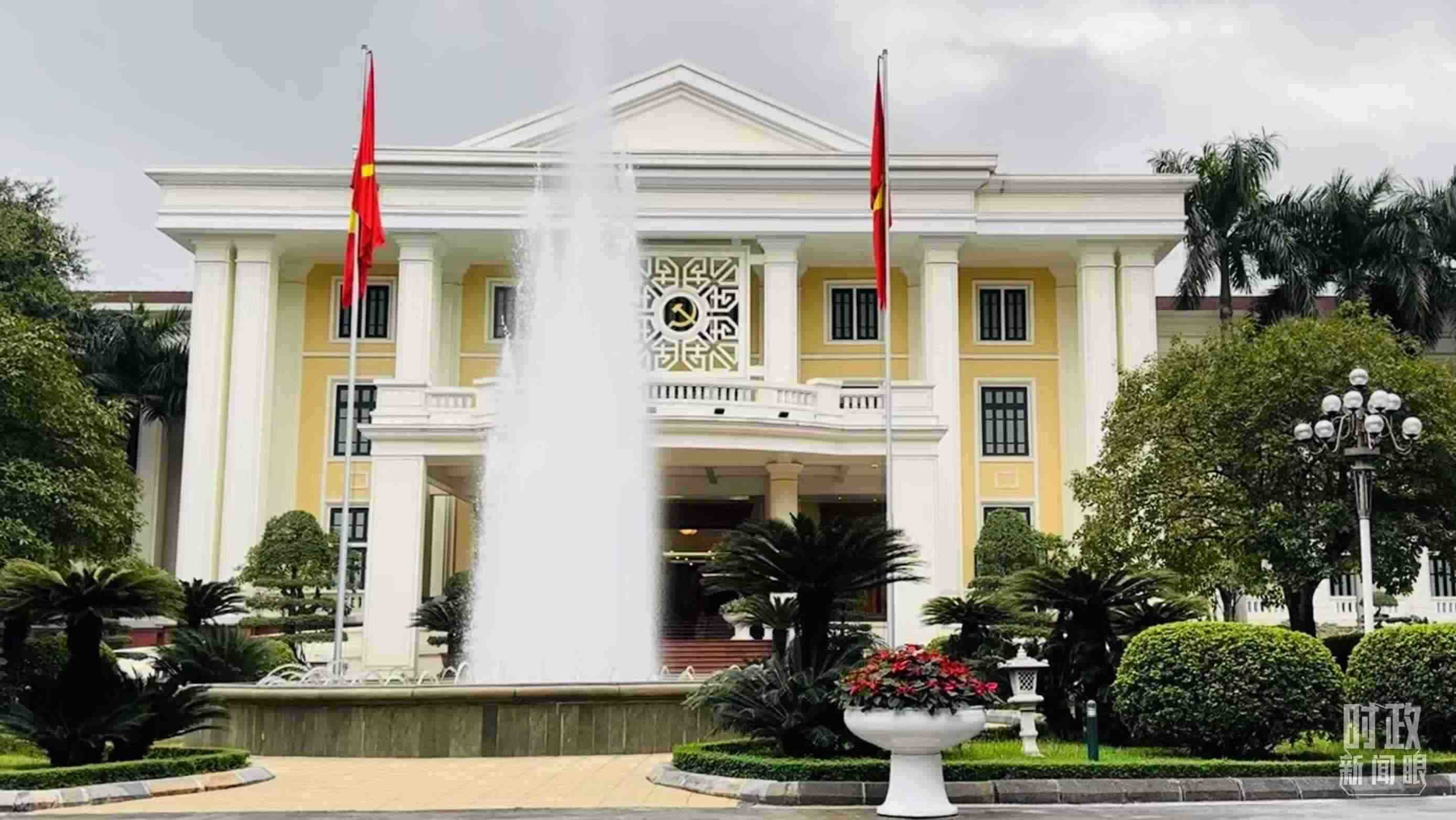 △越共中央駐地。當(dāng)?shù)貢r(shí)間12月12日下午，習(xí)近平在這里同阮富仲舉行會談。（總臺央視記者范一鳴拍攝）