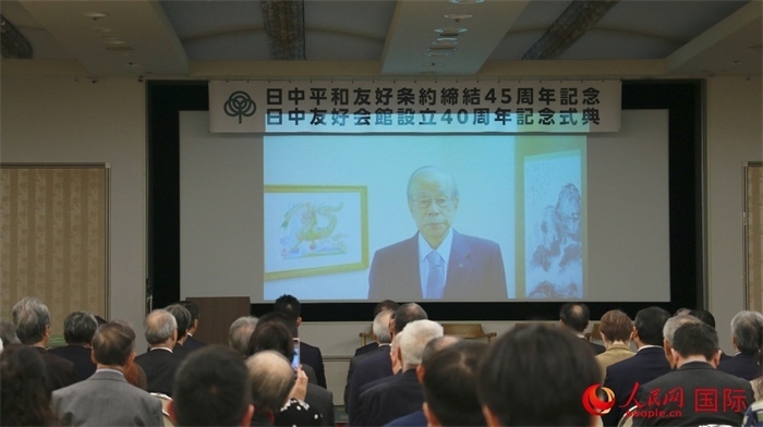 日本前首相福田康夫向活動發(fā)來視頻賀詞。人民網(wǎng) 許可攝