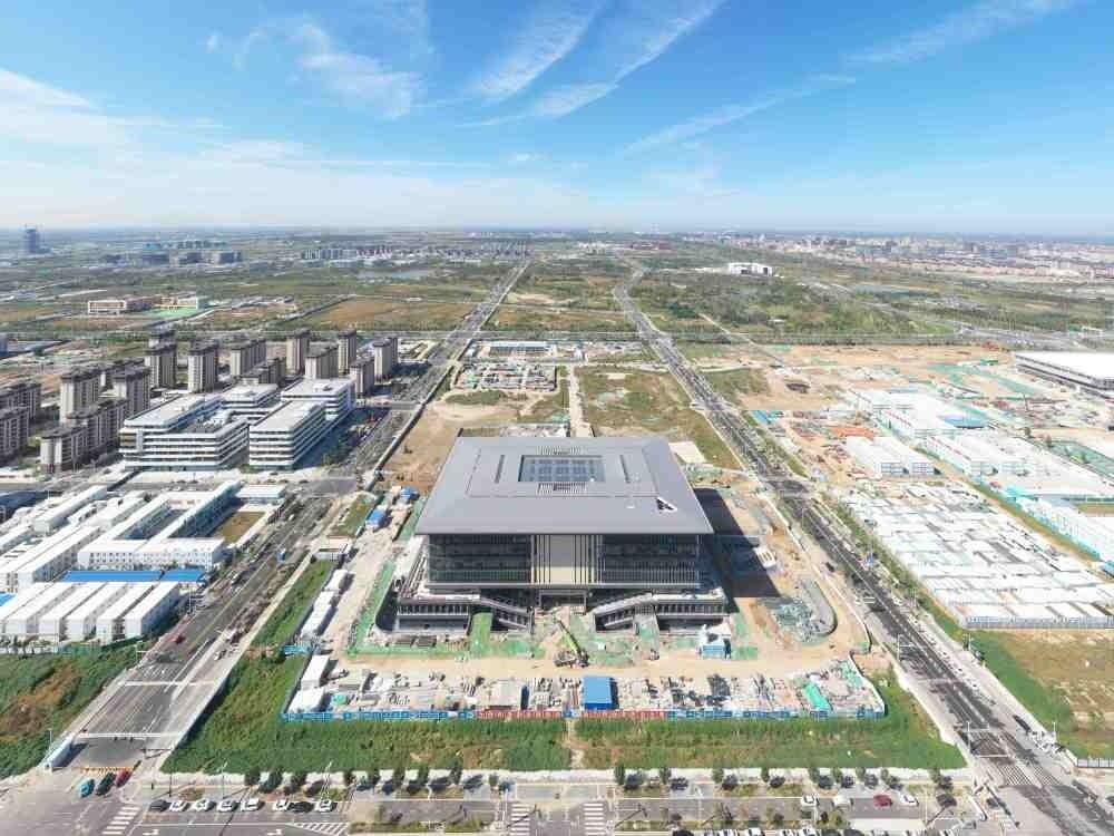 這是雄安新區(qū)大學(xué)園圖書館（2023年10月1日攝，無人機(jī)照片）。新華社記者 朱旭東 攝