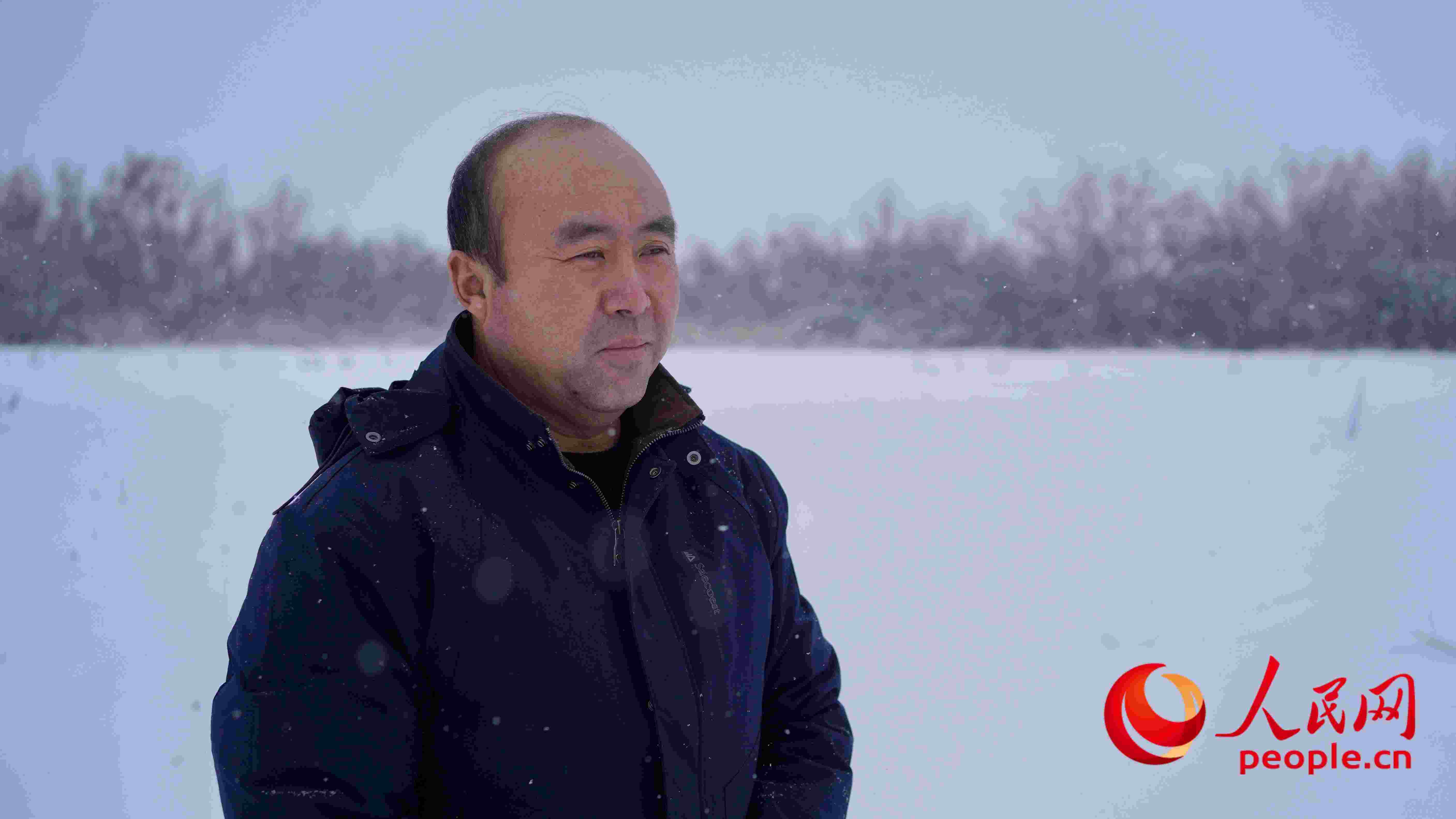 馬曉華回憶當(dāng)年和父親一起種樹的情形，滿是懷念。人民網(wǎng) 周靜圓攝