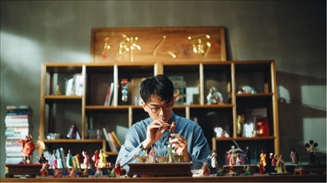 郎佳子彧通過(guò)短視頻直播，讓更多人關(guān)注并喜歡捏面人。受訪者供圖