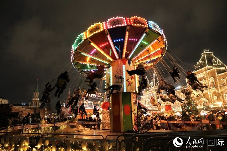 位于莫斯科紅場中央的“古姆”新年集市。人民網記者 隋鑫攝